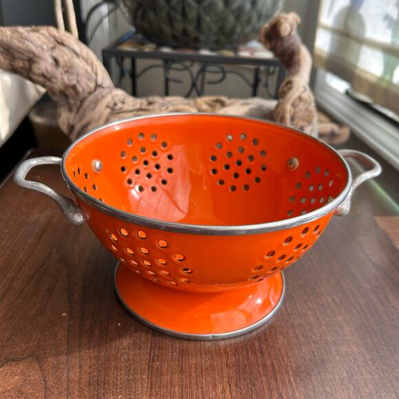 Vintage Orange Colander Strainer Made of Enamel on Steel - Picture 4 of 8